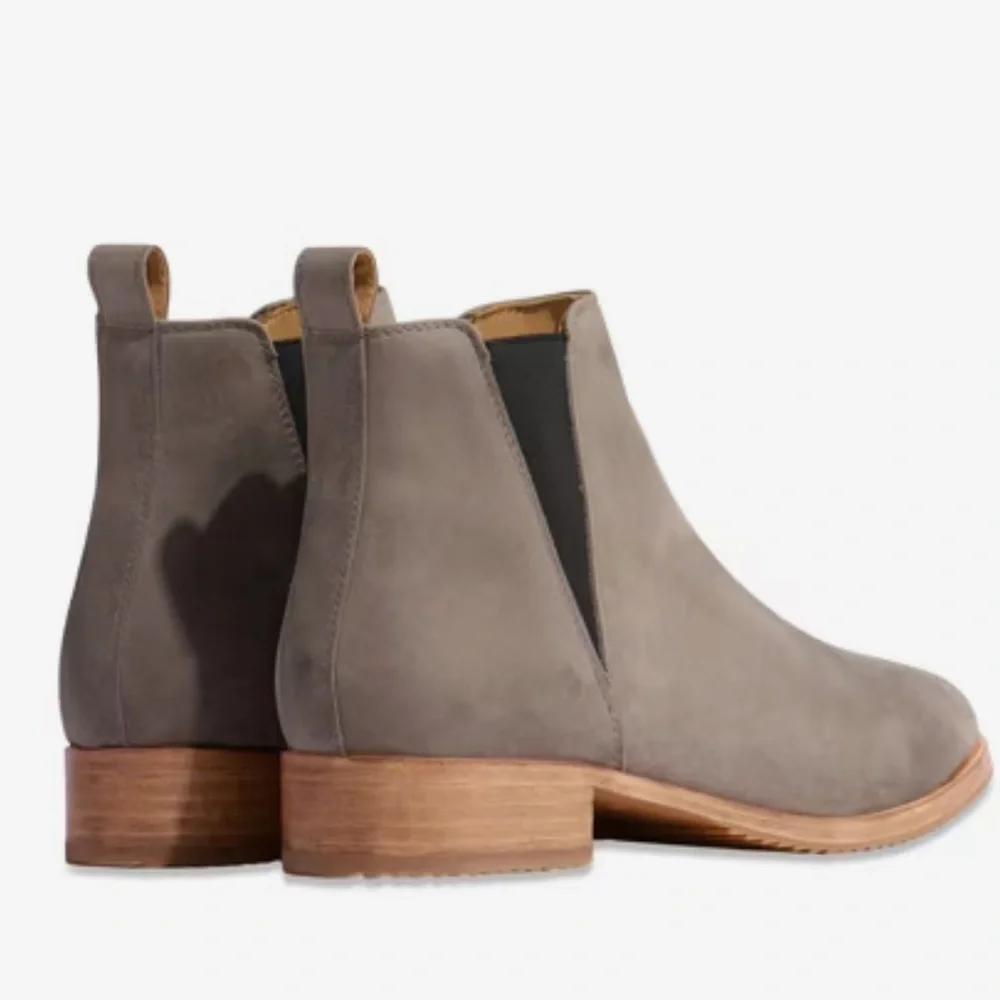 Nisolo Everyday Chelsea Leather Boot Grey Size 9.5